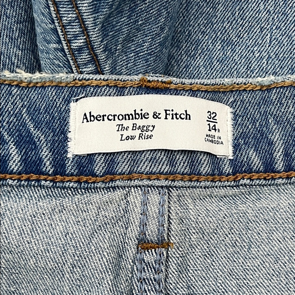 Abercrombie & Fitch The Baggy Low Rise Jeans - Picture 6 of 6